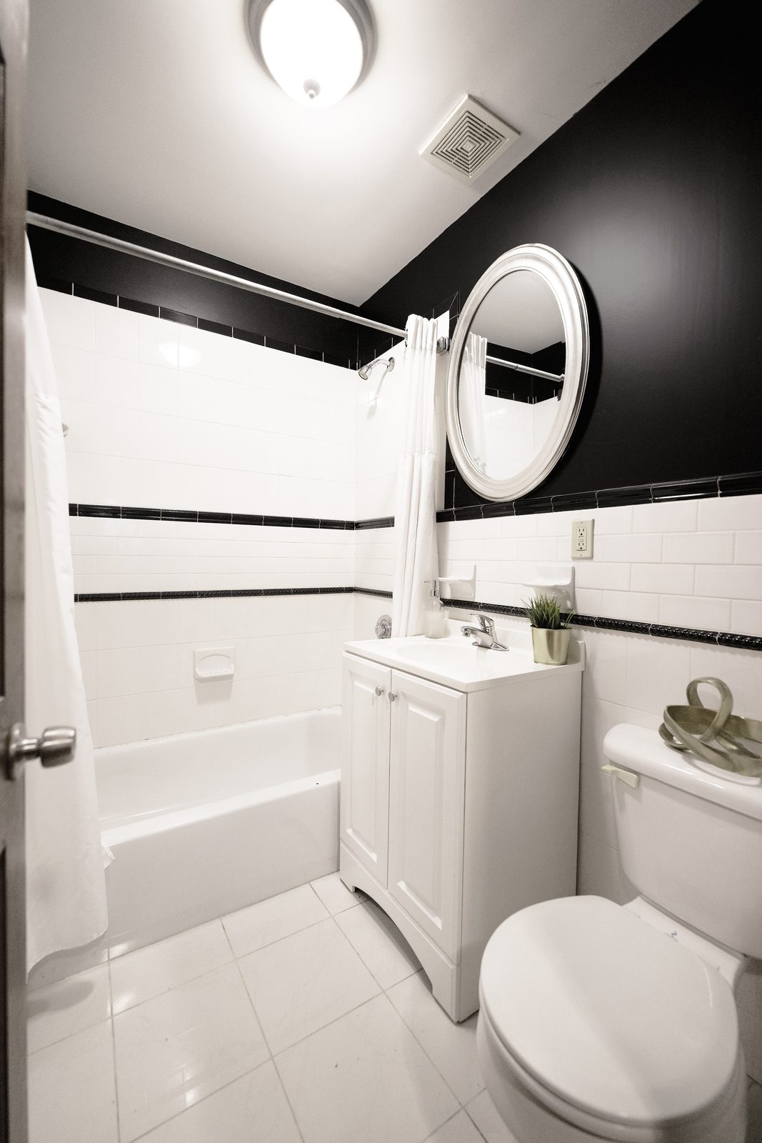 Strivers Row Themed Studio — image 1