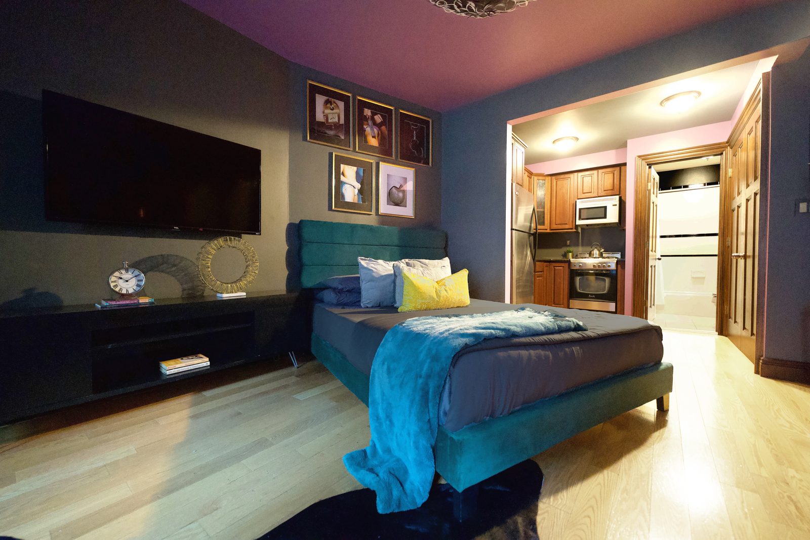 Strivers Row Themed Studio