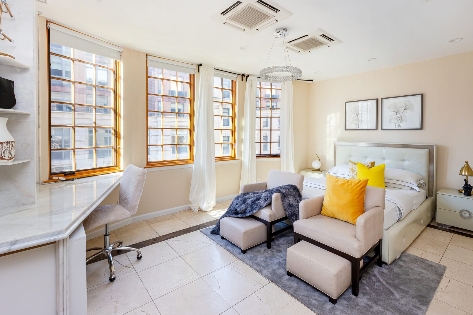 Upper East Side Townhome — image 3